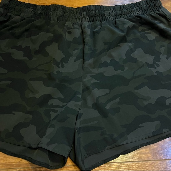 Camo Sport Shorts - Picture 3 of 4